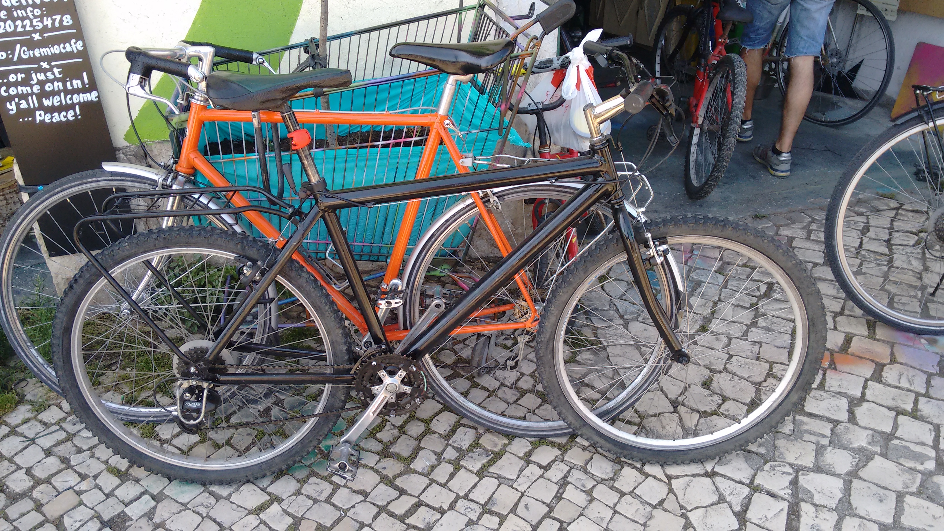 This bicycle will bring me from Lisboa to Istambul for 10000km L'Impavida, my black bike
